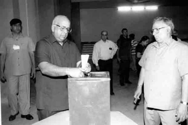 Credit for Electoral Reforms goes to Mahaswamigal! — TN Seshan